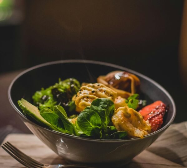 Delicious grilled shrimp salad with fresh vegetables, perfect for a healthy meal.